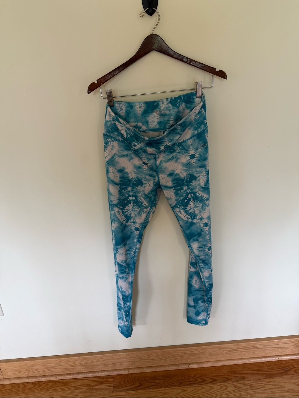 Skechers Teal and White Tie-Dye Leggings